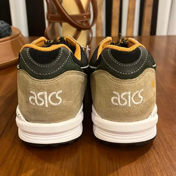 ASICS Gel Saga shoes sneakers new suede green tan H5T4N 9090 Mens Size 11.5
