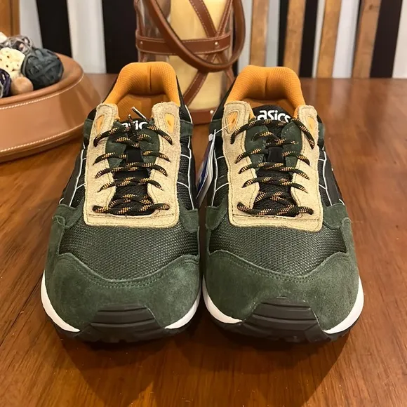 ASICS Gel Saga shoes sneakers new suede green tan H5T4N 9090 Mens Size 11.5