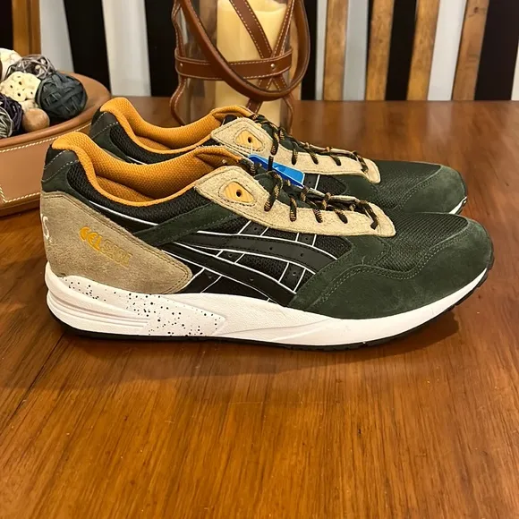 ASICS Gel Saga shoes sneakers new suede green tan H5T4N 9090 Mens Size 11.5