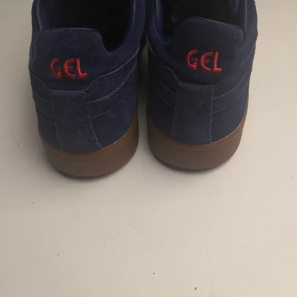 Asics men low top blue suede gel sole skate shoes  size 9.5