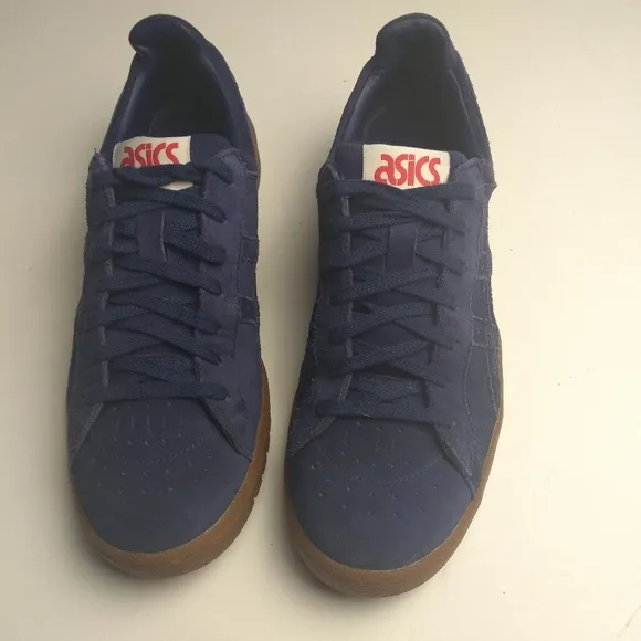 Asics men low top blue suede gel sole skate shoes  size 9.5
