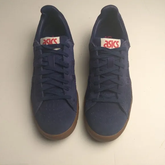 Asics men low top blue suede gel sole skate shoes  size 9.5