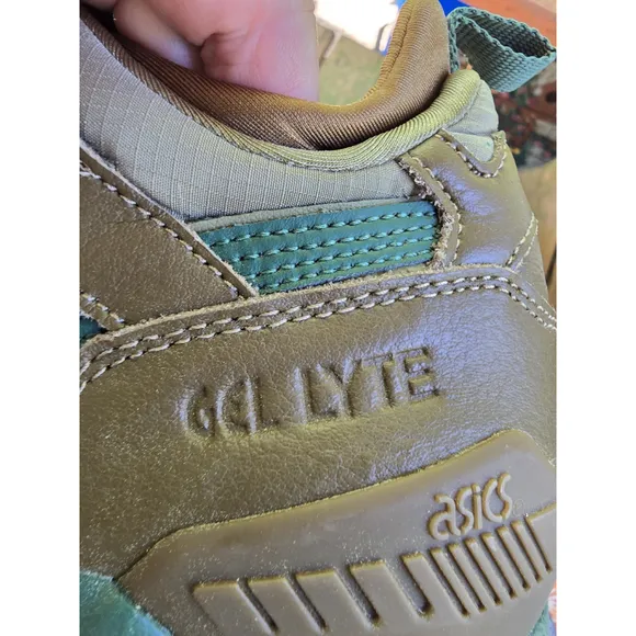 Asics Tiger Gel Lyte Athletic Shoes Tan And Green. New. Mens Size 8