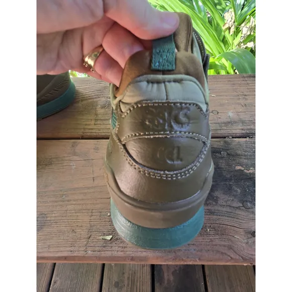 Asics Tiger Gel Lyte Athletic Shoes Tan And Green. New. Mens Size 8