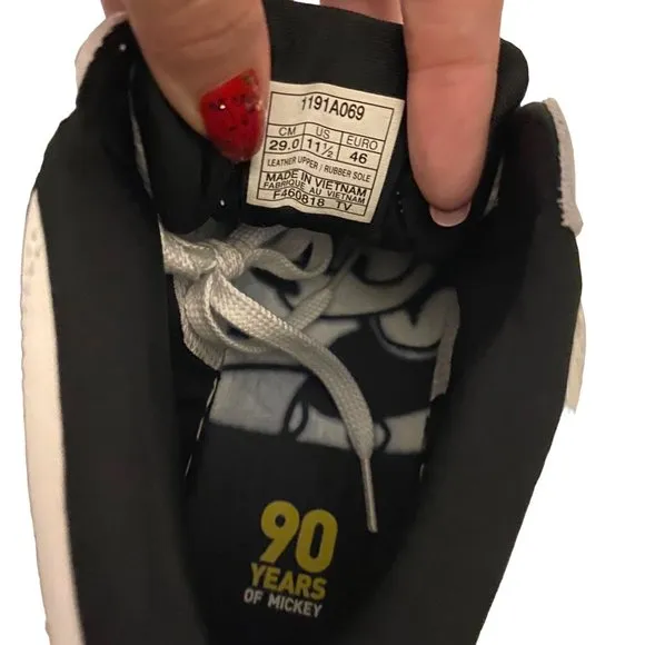 ASICS Tiger x Disney 90th Anniversary Mickey Mouse Sneakers Mens 11.5 FLAWED