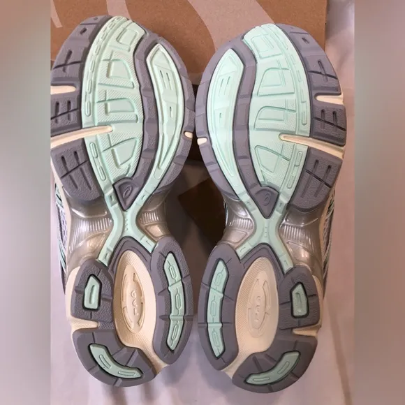 Asics Women’s Gel-1130 White Mint Tint Running Shoes - Size 6.5 - 1202A164-120
