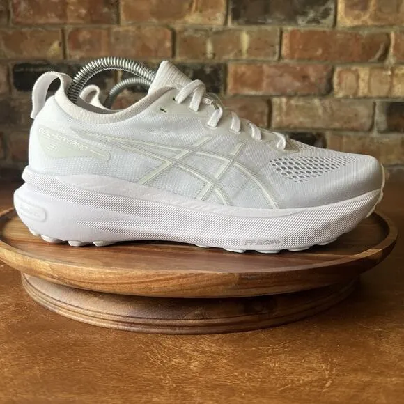 Asics Womens Gel Kayano 31 1012B670 White Running Shoes Sneakers Size 9