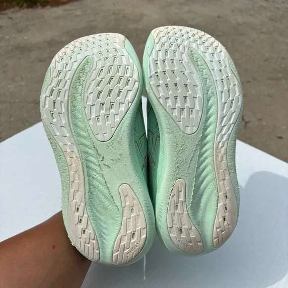 Asics Womens Gel Nimbus 26 1012B601 Green Running Shoes Sneakers Size 7.5