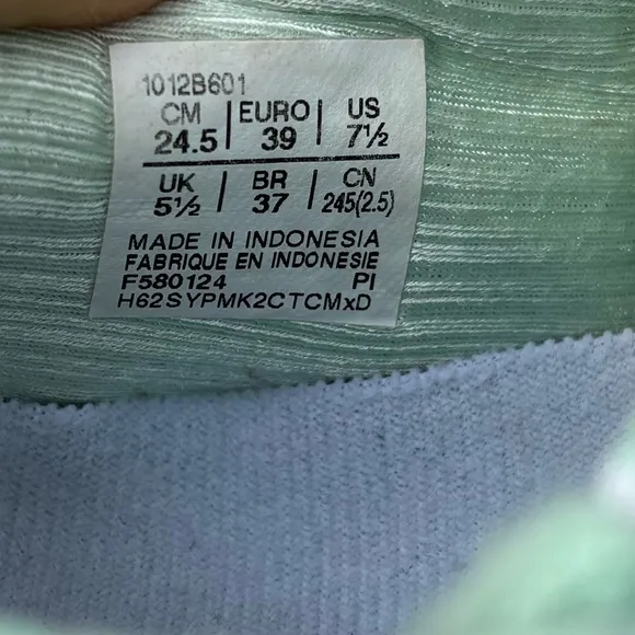 Asics Womens Gel Nimbus 26 1012B601 Green Running Shoes Sneakers Size 7.5