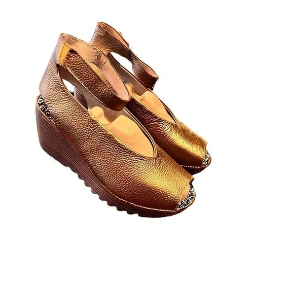 Bernie Mav Womens MELY Sandel in Bronze. Size 37 = 61/2 to 7.