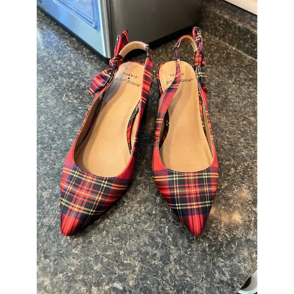 Betsey Johnson Red Plaid Cylinder Heel Holiday Shoes With a Bow 8 Wide