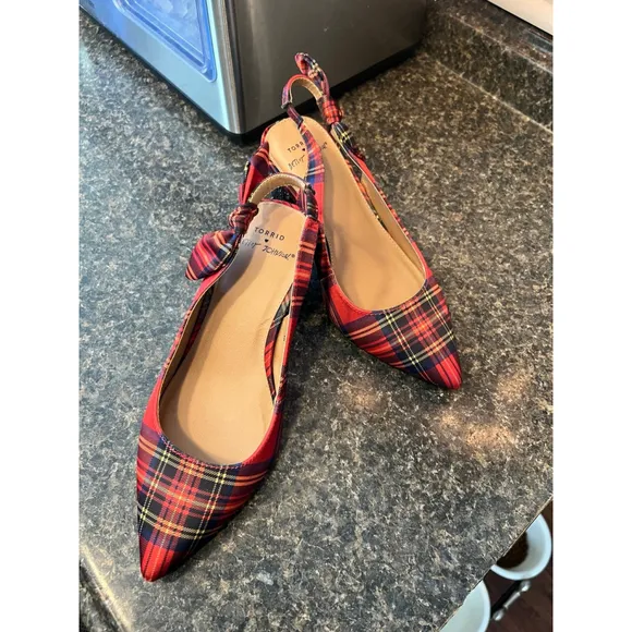 Betsey Johnson Red Plaid Cylinder Heel Holiday Shoes With a Bow 8 Wide