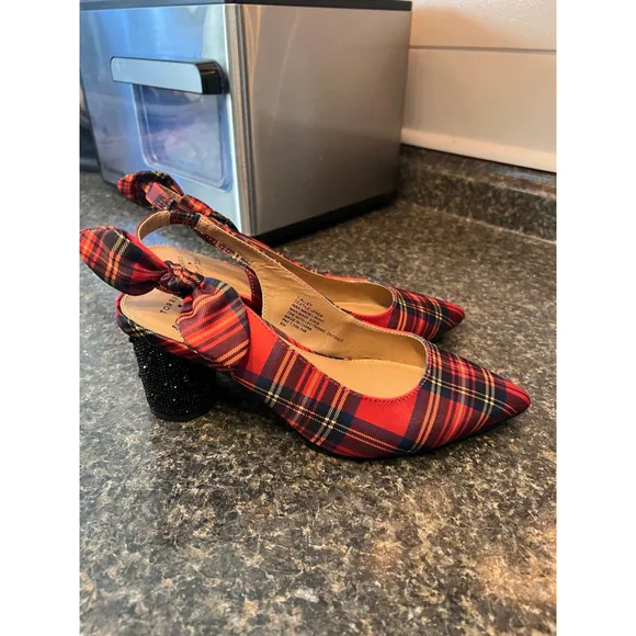 Betsey Johnson Red Plaid Cylinder Heel Holiday Shoes With a Bow 8 Wide