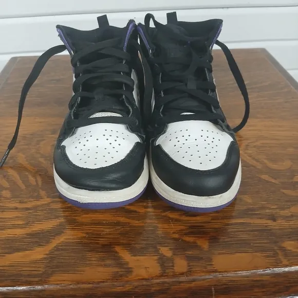 Boys 2.5 Jordan 1 Mid Dark Iris