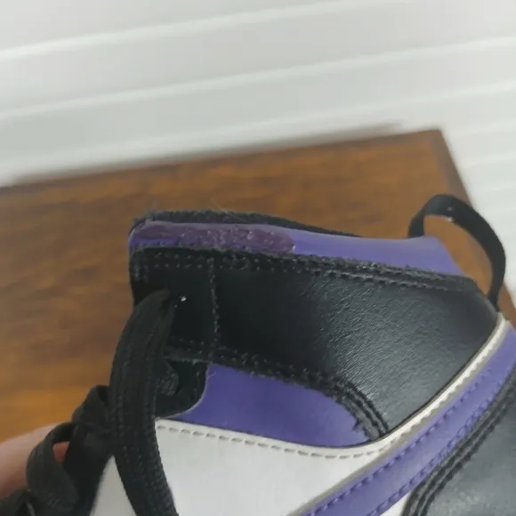Boys 2.5 Jordan 1 Mid Dark Iris