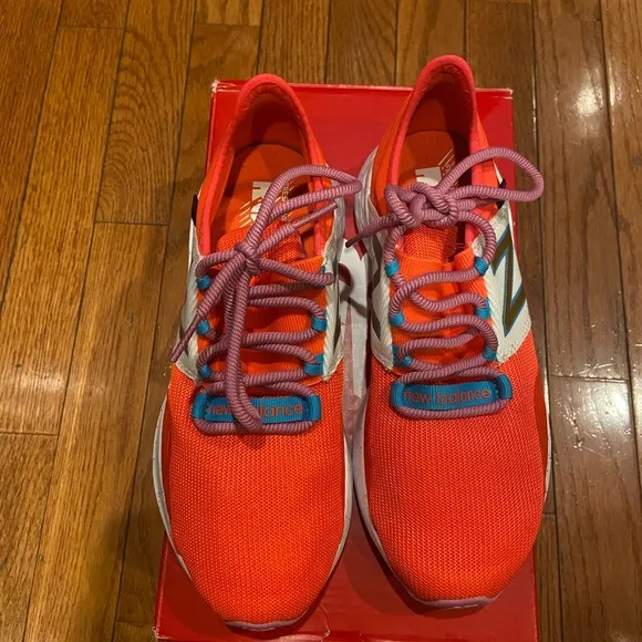 *BRAND NEW, never worn!* girls size 4 New Balance fresh foam tennis shoes.