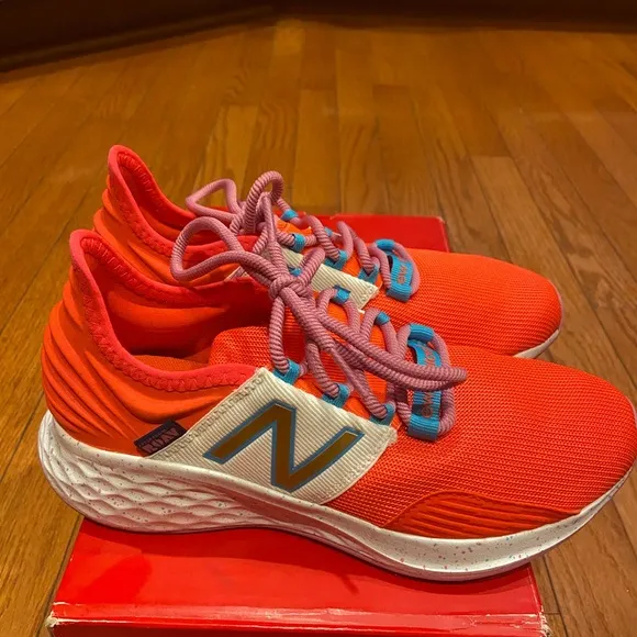 *BRAND NEW, never worn!* girls size 4 New Balance fresh foam tennis shoes.