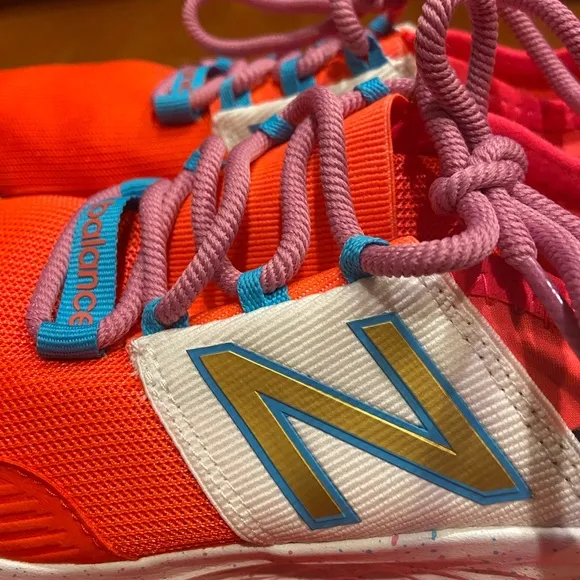 *BRAND NEW, never worn!* girls size 4 New Balance fresh foam tennis shoes.