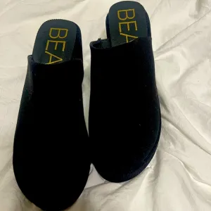 Brand new never worn slip‎ on clogs
