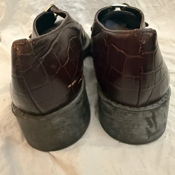 Brighton NWOT brown alligator design shoes