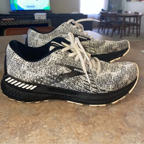 Brooks Adrenaline GTS 21 Running Shoes Black and White, Women's 9 M Sneakers