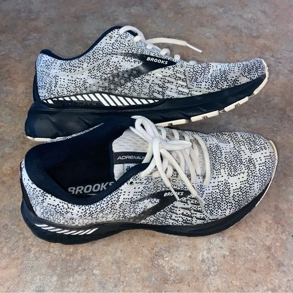 Brooks Adrenaline GTS 21 Running Shoes Black and White, Women's 9 M Sneakers