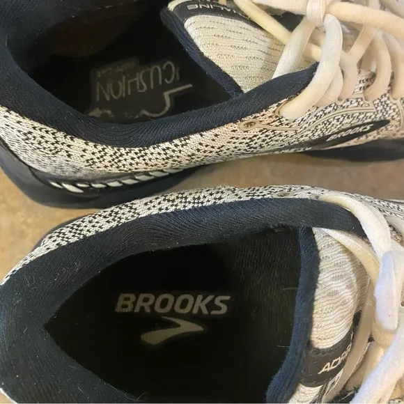 Brooks Adrenaline GTS 21 Running Shoes Black and White, Women's 9 M Sneakers