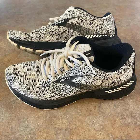 Brooks Adrenaline GTS 21 Running Shoes Black and White, Women's 9 M Sneakers