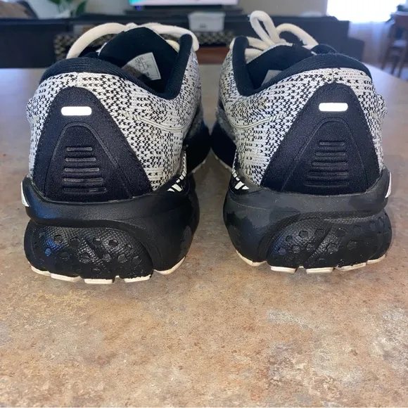 Brooks Adrenaline GTS 21 Running Shoes Black and White, Women's 9 M Sneakers