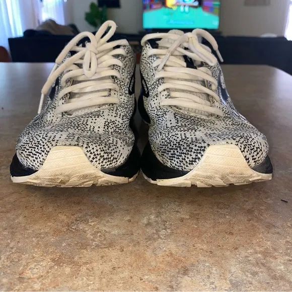 Brooks Adrenaline GTS 21 Running Shoes Black and White, Women's 9 M Sneakers