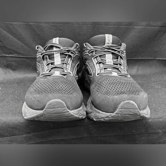 Brooks GTS 23 Men’s Running Shoes – Size 10.5 M – Black &amp; Gray – Preowned