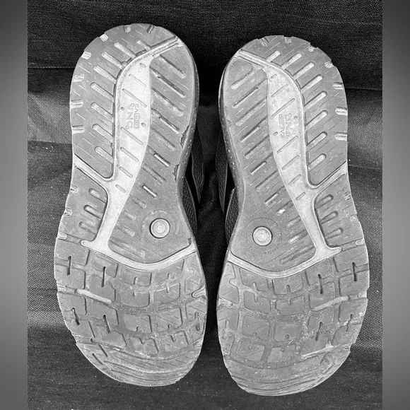 Brooks GTS 23 Men’s Running Shoes – Size 10.5 M – Black &amp; Gray – Preowned