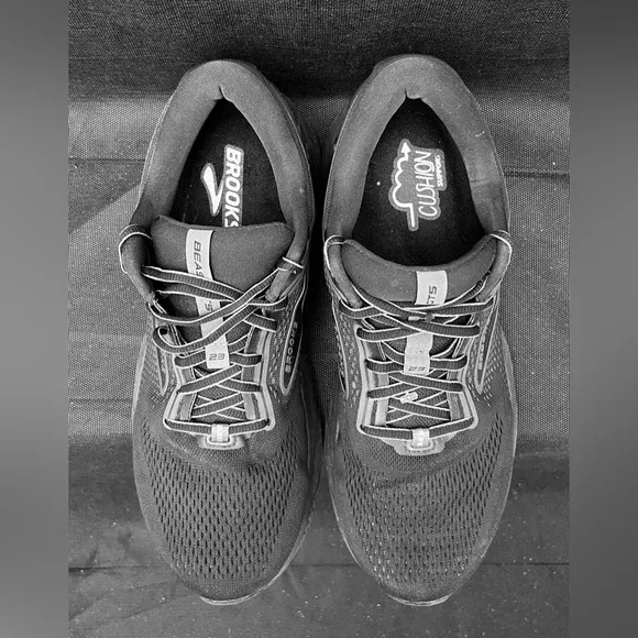 Brooks GTS 23 Men’s Running Shoes – Size 10.5 M – Black &amp; Gray – Preowned