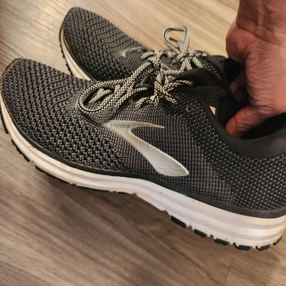 Brooks revel 2 shoes size 9D