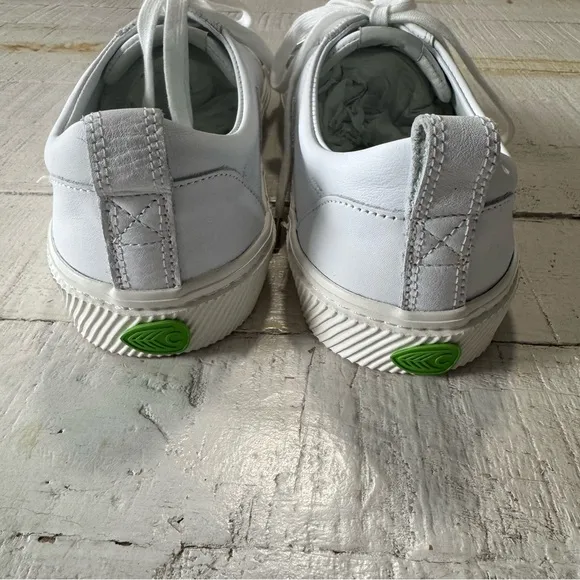 Cariuma Catiba Low NWOT Men’s size 9.5 White Leather Low Profile Sneakers