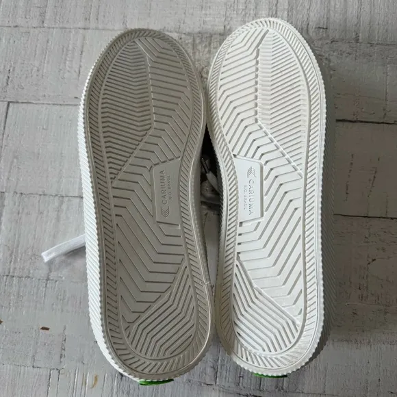 Cariuma Catiba Low NWOT Men’s size 9.5 White Leather Low Profile Sneakers