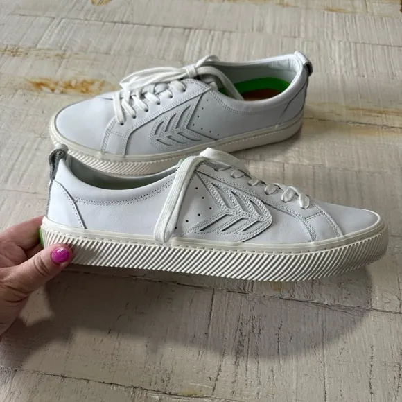 Cariuma Catiba Low NWOT Men’s size 9.5 White Leather Low Profile Sneakers