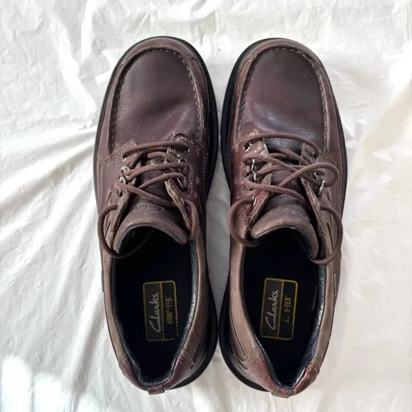 Clarks Brown Leather waterproof Gore-Tex Walking Shoes SZ 9.5 M NWOT