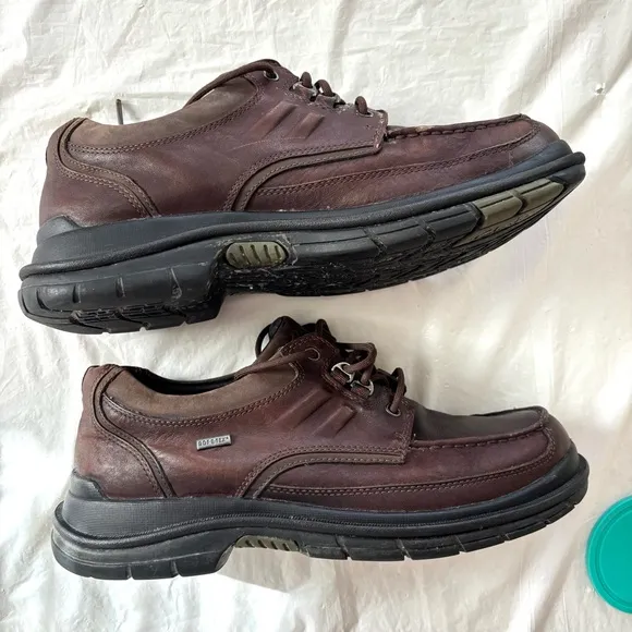 Clarks Brown Leather waterproof Gore-Tex Walking Shoes SZ 9.5 M NWOT