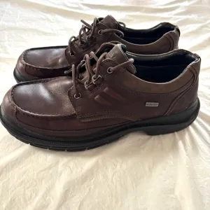 Clarks Brown Leather waterproof Gore-Tex Walking Shoes SZ 9.5 M NWOT