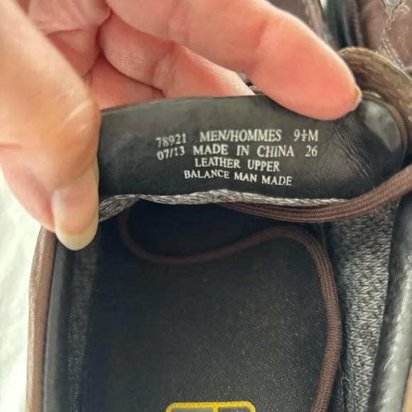 Clarks Brown Leather waterproof Gore-Tex Walking Shoes SZ 9.5 M NWOT