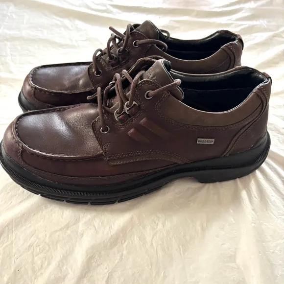 Clarks Brown Leather waterproof Gore-Tex Walking Shoes SZ 9.5 M NWOT