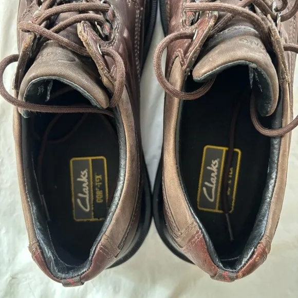 Clarks Brown Leather waterproof Gore-Tex Walking Shoes SZ 9.5 M NWOT