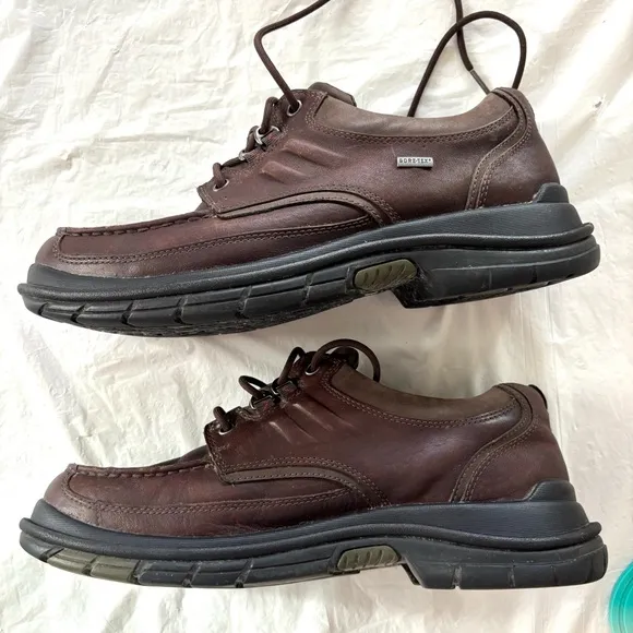 Clarks Brown Leather waterproof Gore-Tex Walking Shoes SZ 9.5 M NWOT