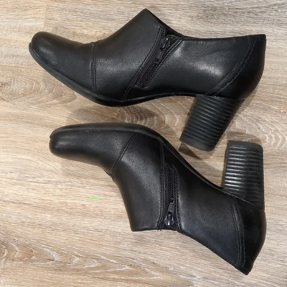 Clarks Women's Black Heeled Shoes Size 7M