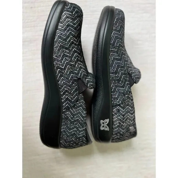 COPY - Alegria Kel-454 &quot;zig zag&quot; clogs in EUC. Women's SZ 39 (8-8.5)