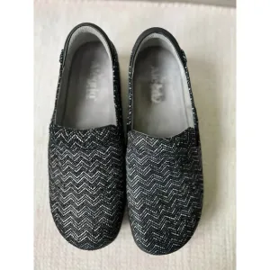 COPY - Alegria Kel-454 &quot;zig zag&quot; clogs in EUC. Women's SZ 39 (8-8.5)