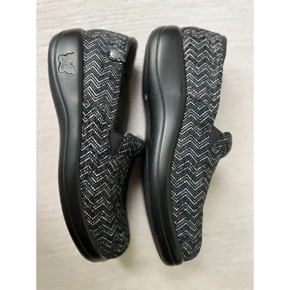 COPY - Alegria Kel-454 &quot;zig zag&quot; clogs in EUC. Women's SZ 39 (8-8.5)