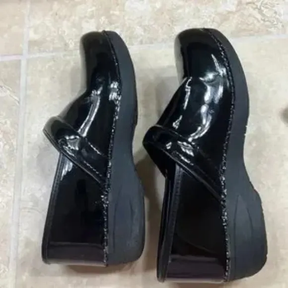 Dansko Women's XP 2.0 Clogs‎