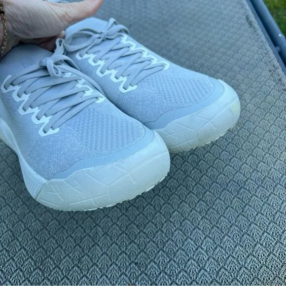 Deckers Lab Comfort Women’s Shoes Sz 8.5 Grey &amp; White